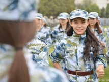 南藝新生軍訓顏值爆表 如花美貌清純動人